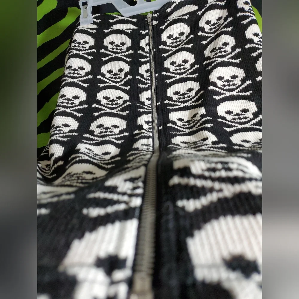 Jawbreaker knitted skull skirt - Picture 4 of 10